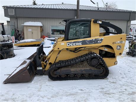 Lot 8265 - 2006 John Deere GT332
