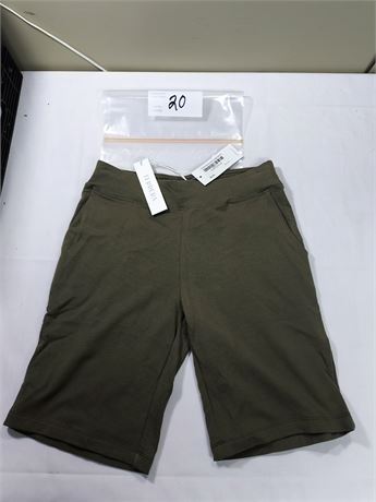Lot 20 - Terrera Wendy Knee Length Shorts, Size Extra-Small