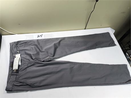 Lot 215 - Mantas 12 Pants Napapijri, Size 44