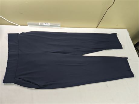 Lot 280 - Iris Setlakwe Cropped Pant, Size L