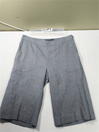 Lot 293 - Knee Length Bree Shorts, Size 6