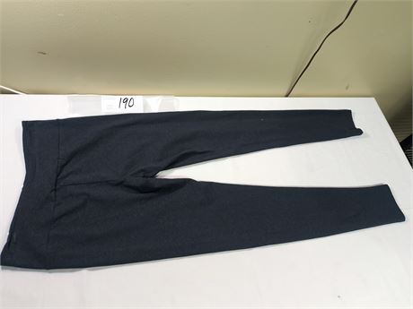 Lot 190 - Synergy Clothing Basic Legging, Size Small