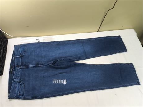 Lot 131 - Fidelity Denim Cher Highrise Slim Straight, Size 32