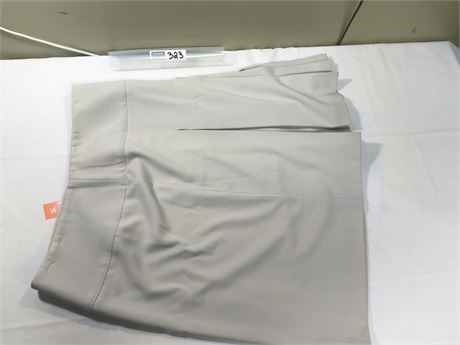 Lot 323 - Margaret M Pleated Skirt, Size 14