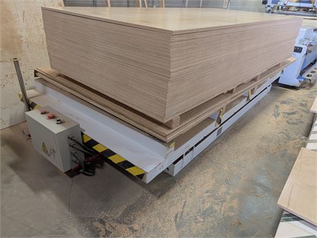 Lot 43 - Automatic Feeding Platform