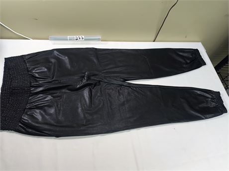 Lot 277 - Commando Faux Leather Jogger with Elastic Hem, Size L