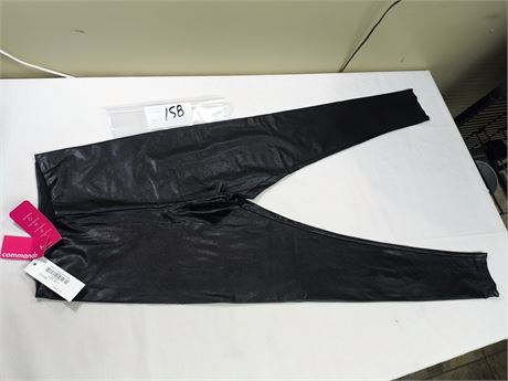 Lot 158 - Commando Faux Leather Legging with Perfect Control, Size Medium