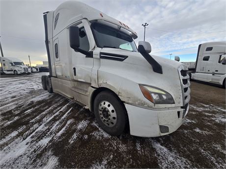 Lot 8214 - 2022 Freightliner Cascadia 126