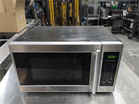 Lot 3 - Hamilton Beach Microwave Oven