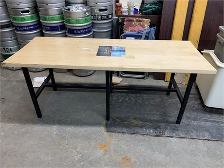 Lot 7 - 6-Leg Dining Table