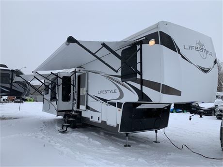 Lot 8248 - 2013 Evergreen Lifestyle LS371K