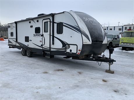 Lot 8262 - 2018 Keystone Sunset Trail Superlite 289QB