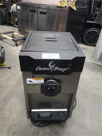 Lot 69 - Electro Freeze Ice Cream Maker