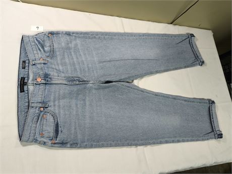 Lot 9 - Modern American Mens Denim