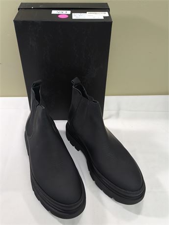 Lot 447 - Ron White Garcia