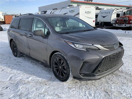 Lot 8274 - 2021 Toyota Sienna LE