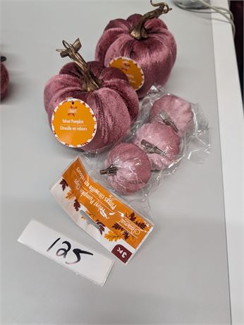 Lot 125 - Sweater pumpkins