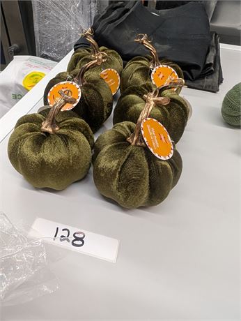 Lot 128 - Sweater pumpkins