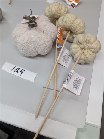 Lot 124 - Sweater pumpkins