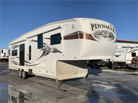 Lot 8284 - 2011 Jayco Pinnacle 36REQS