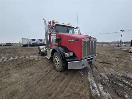 Lot 8325 - 2013 Kenworth T800 Day Cab