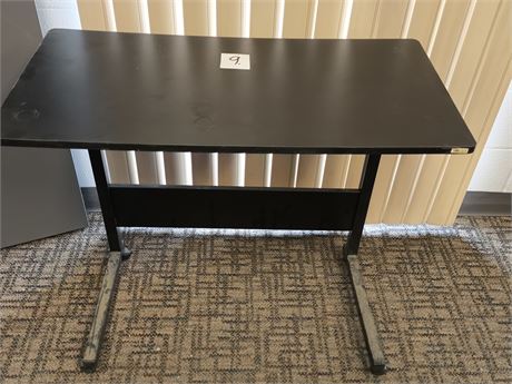 Lot 9 - Accessories Table