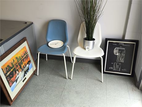 Lot 16 - Office Decor