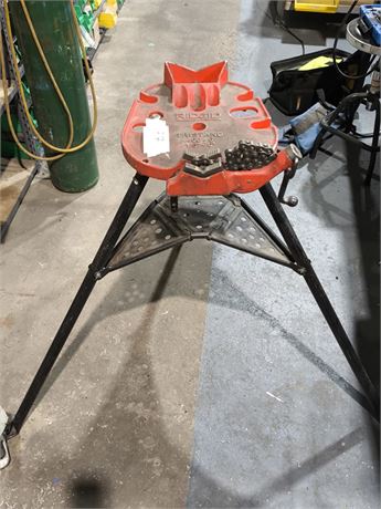 Lot 177 - Portable Tristand Chain Vise.