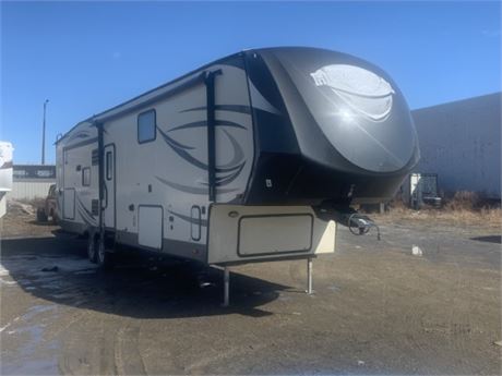 Lot 8338 - 2016 Forest River Hemisphere 386FBK