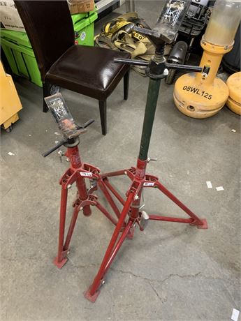 Lot 91 - Javelin Industrial Pipe Stands With V-Head