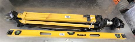 Lot 108 - ValPar Elavator Tripod and a DeWalt Level