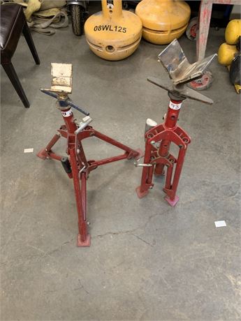 Lot 93 - Javelin Industrial Pipe Stands With V-Head