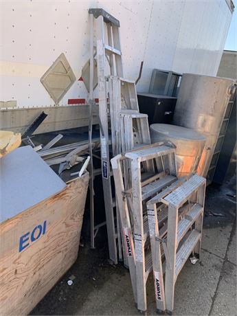 Lot 158 - Aluminum Sawhorse and Ladders