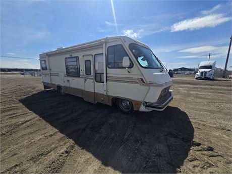 Lot 8371 - 1989 Chevrolet Mobile Traveler P30 Motorhome