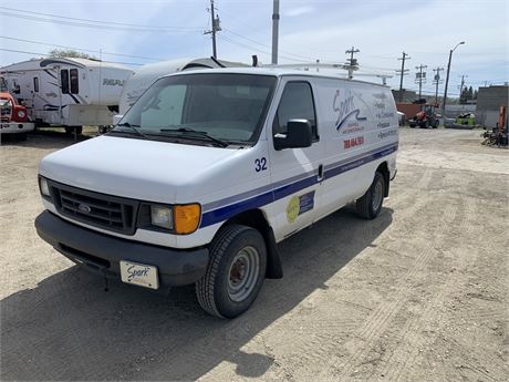 Lot 8376 - 2005 Ford E-250 Econoline Cargo Van
