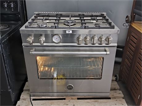 Lot 32 - Bertazzoni Master Series 36" Dual Fuel Range