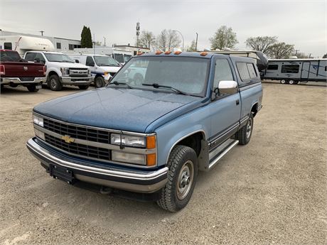 Lot 8381 - 1990 Chevy K1500 4X4