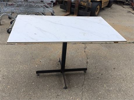 Lot 123 - Rectangular Dining Table