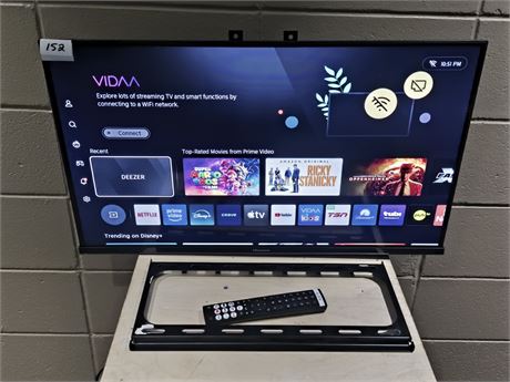 Lot 152 - 32" Hisense LED LCD Smart TV