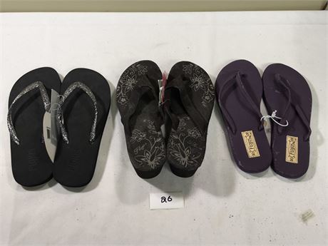 Lot 26 - Flojos Women's Flip-Flop Sandals