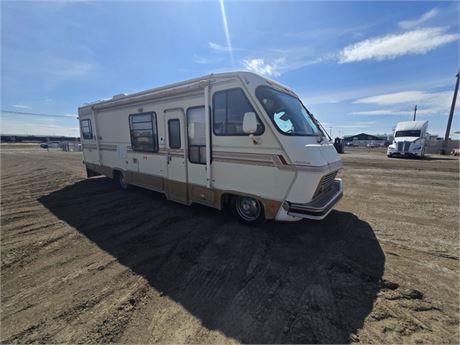 Lot 8371 - 1989 Chevrolet Mobile Traveler P30 Motorhome