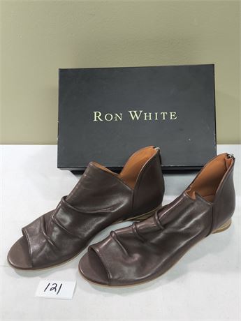 Lot 121 - Women's Leather Open-Toe Shoes Ron White Aisha
