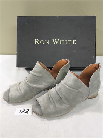 Lot 122 - Women's Suede Open-Toe Shoes Ron White Aisha