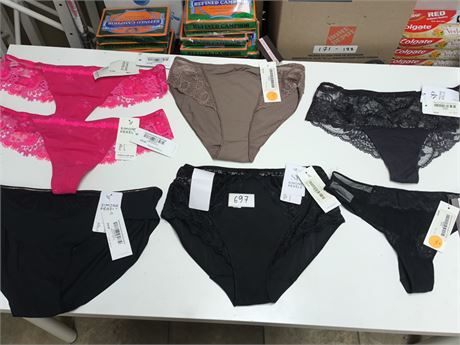 Lot 697 - Simone Perele Underwear