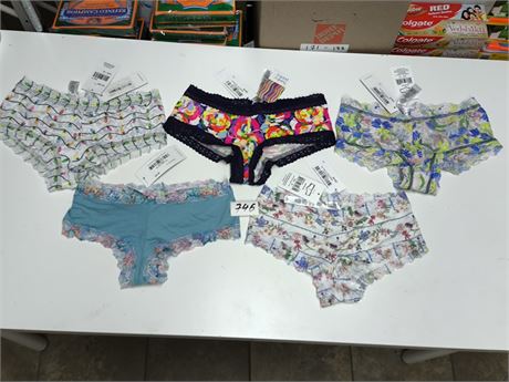 Lot 746 - Hanky Panky Underwear