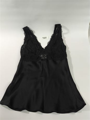 Lot 420 - NK Imode Morgan Iconic Bust-Support Silk Camisole