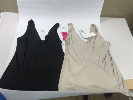 Lot 442 - Commando Faux Silk V-Neck Tank