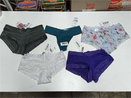 Lot 745 - Hanky Panky Underwear