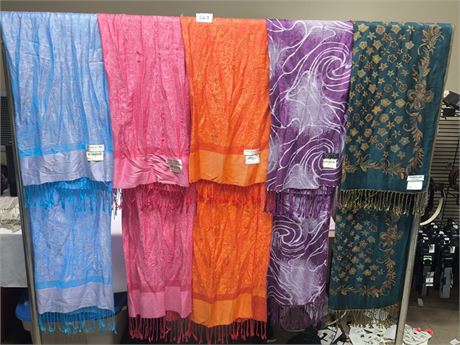 Lot 547 - BZT Scarf