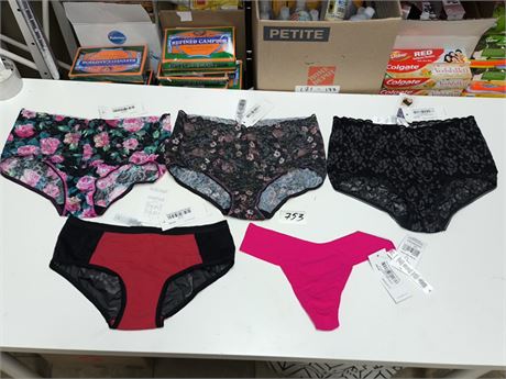 Lot 753 - Hanky Panky Underwear